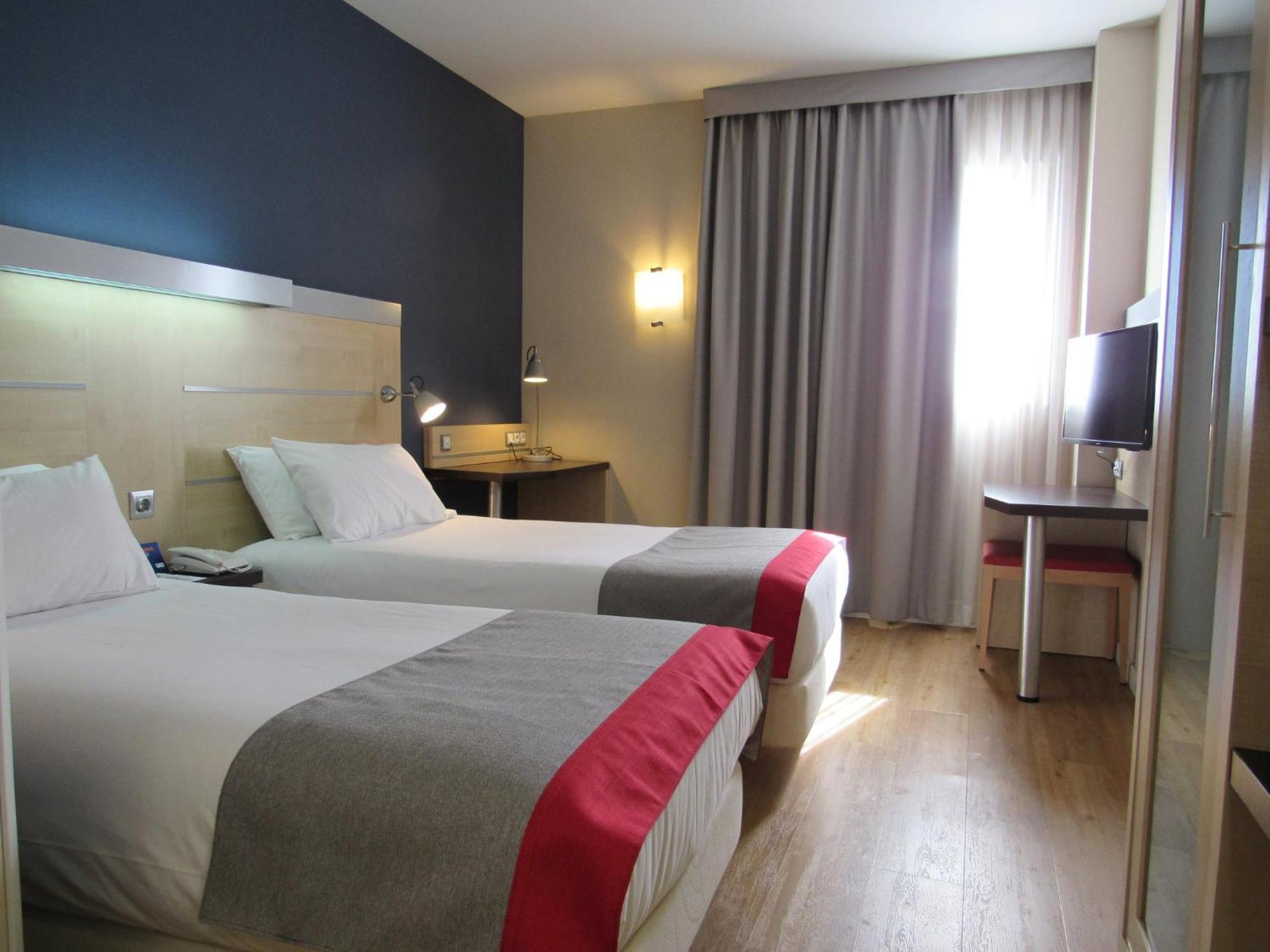 סנט קוגאט דל ואייס Holiday Inn Express Sant Cugat, An Ihg Hotel מראה חיצוני תמונה